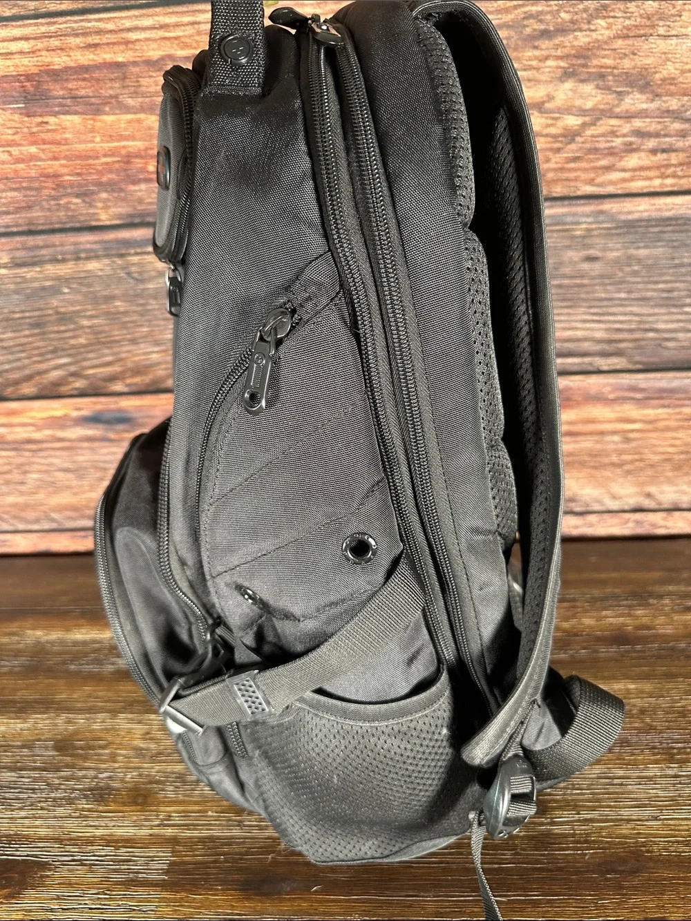 SwissGear Black Men's Everyday Travel & Laptop Backpack